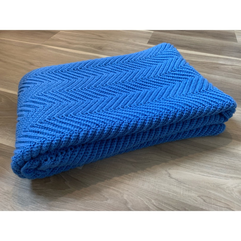 Cozy Chevron Knit Throw Blanket - Blue